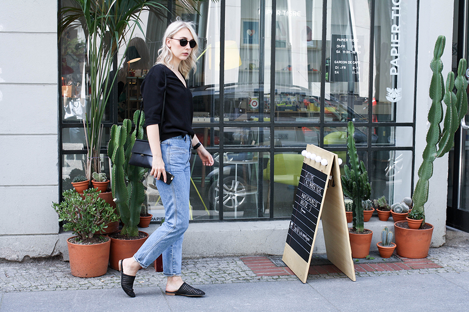 Outfit: Closed Pedal Pusher Jeans, Chloé Susanna Boots, Chanel WOC